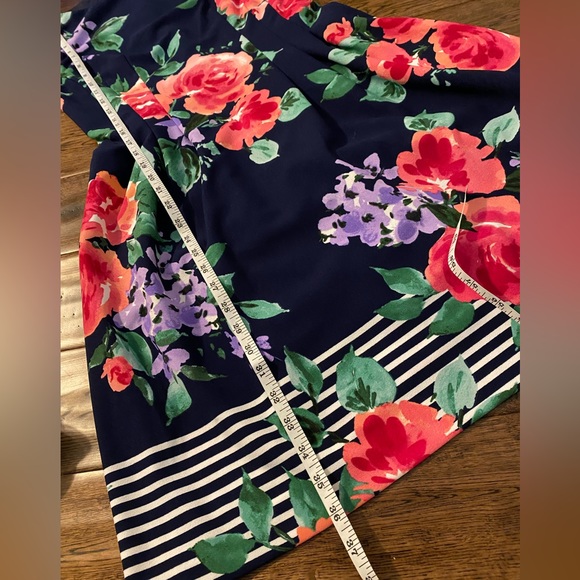 Women’s Navy Floral Dress WITH POCKETS - Picture 8 of 8